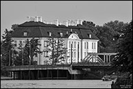 Schloss Köpenick mit Behelsbrücke im Vordergrund