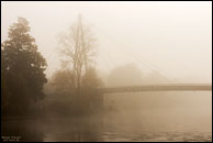 Katzengrabensteg und Spree im Nebel