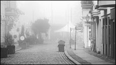 Schloßplatz im Nebel