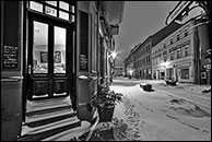 schneebedeckte Grünstraße