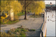 Uferpromenade Luisenhain im April 2006